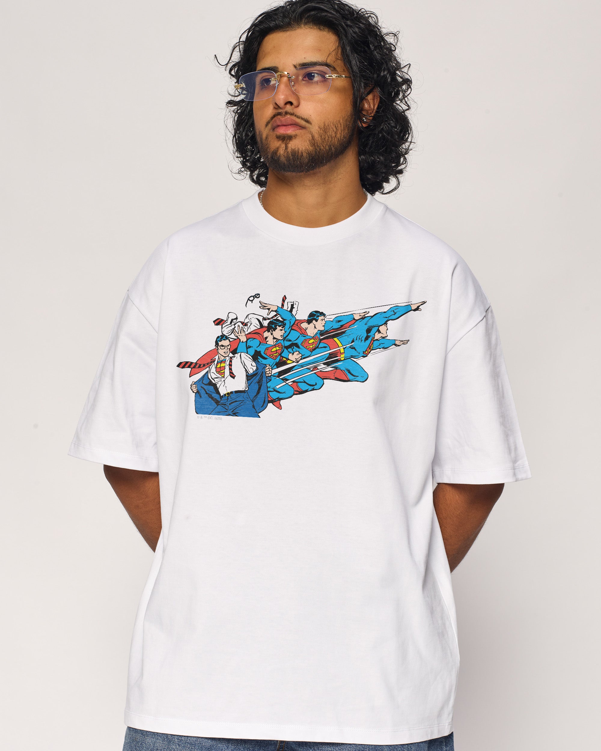 Superman Flying Oversized Graphic T-Shirt - Unisex 90s Boxy Fit 100% Combed Cotton